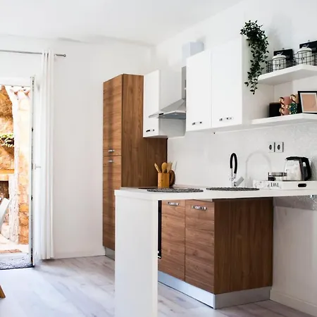 Peninsula Divina Apartment